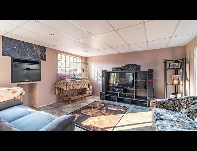 2 BEDROOM HOUSE FOR SALE IN SUNNYRIDGE